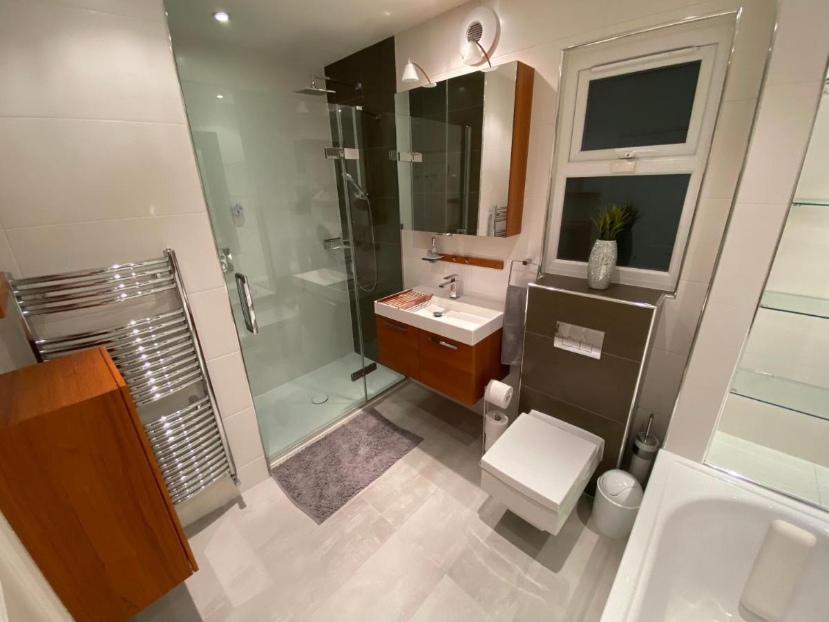 Private Rooms In Excellent Family House ,Zone 2 伦敦 外观 照片