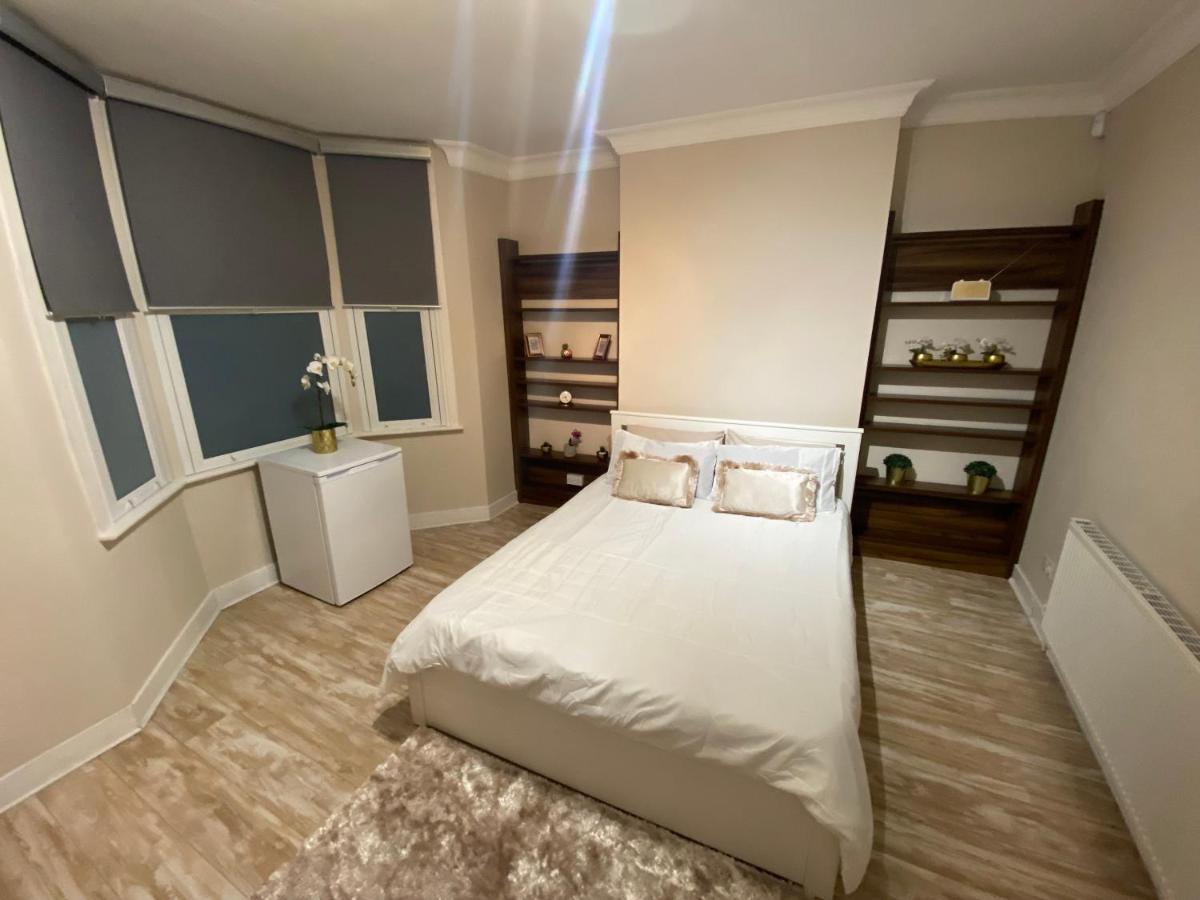 Private Rooms In Excellent Family House ,Zone 2 伦敦 外观 照片