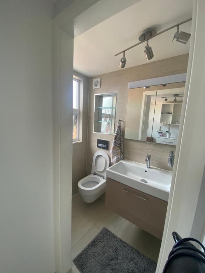 Private Rooms In Excellent Family House ,Zone 2 伦敦 外观 照片