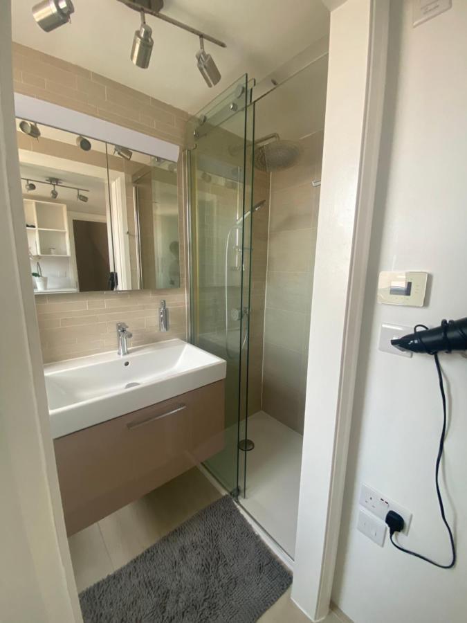 Private Rooms In Excellent Family House ,Zone 2 伦敦 外观 照片