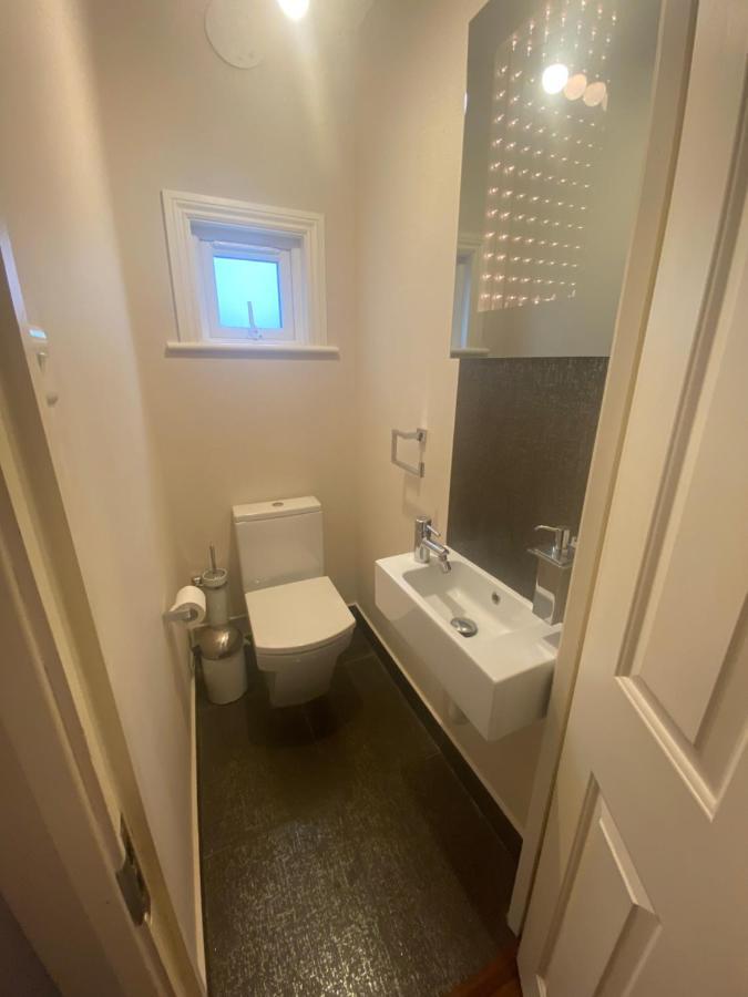 Private Rooms In Excellent Family House ,Zone 2 伦敦 外观 照片